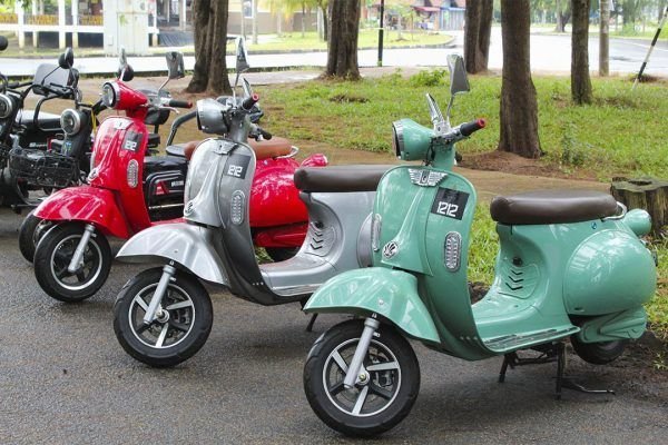 No llego al suelo en mi vespa (1)
